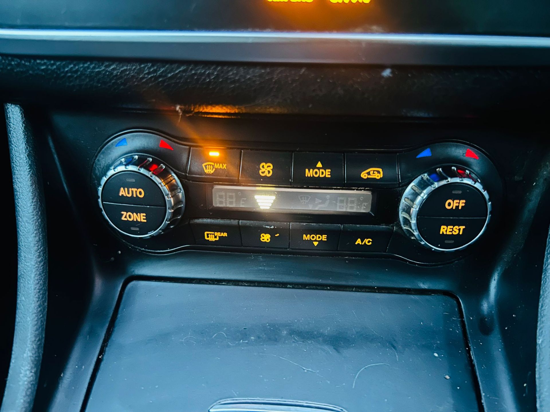 (ON SALE) MERCEDES BENZ GLA 200 D * AMG LINE PREMIUM 4M DCT * (65 REG) * AUTOMATIC * - Image 20 of 25