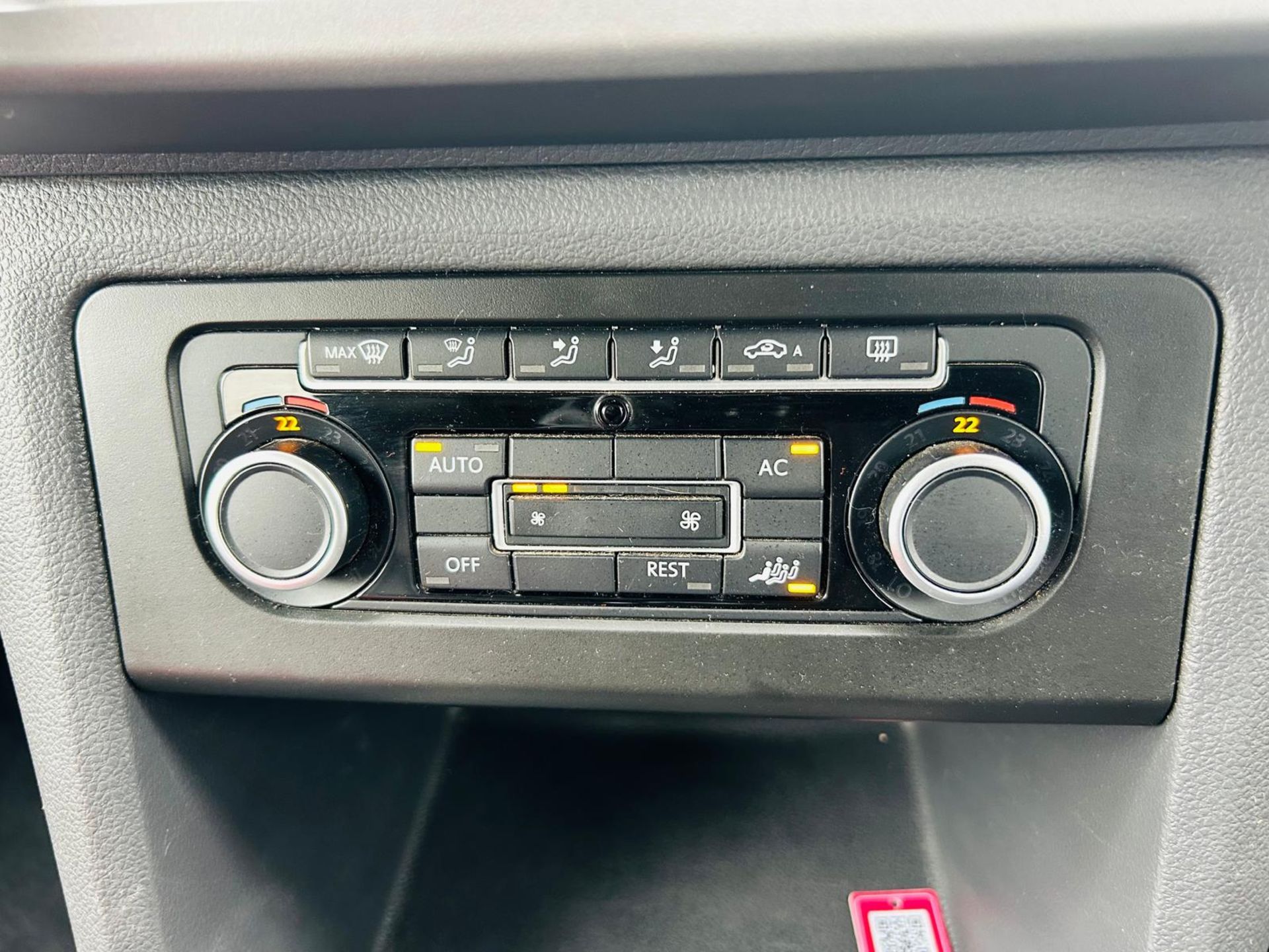 VOLKSWAGEN AMAROK A32 BITDI 163 HIGHLINE 4MOTION CREWCAB PICK-UP (12REG) *AUTO S/S * WELL SERVICED ! - Image 6 of 22