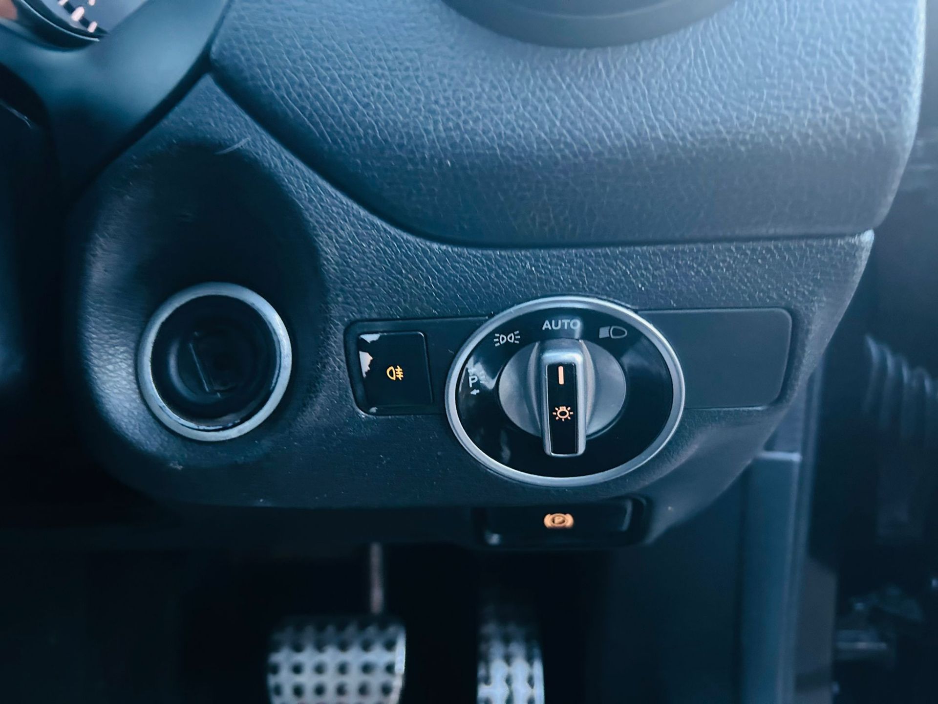 (ON SALE) MERCEDES BENZ GLA 200 D * AMG LINE PREMIUM 4M DCT * (65 REG) * AUTOMATIC * - Image 15 of 25