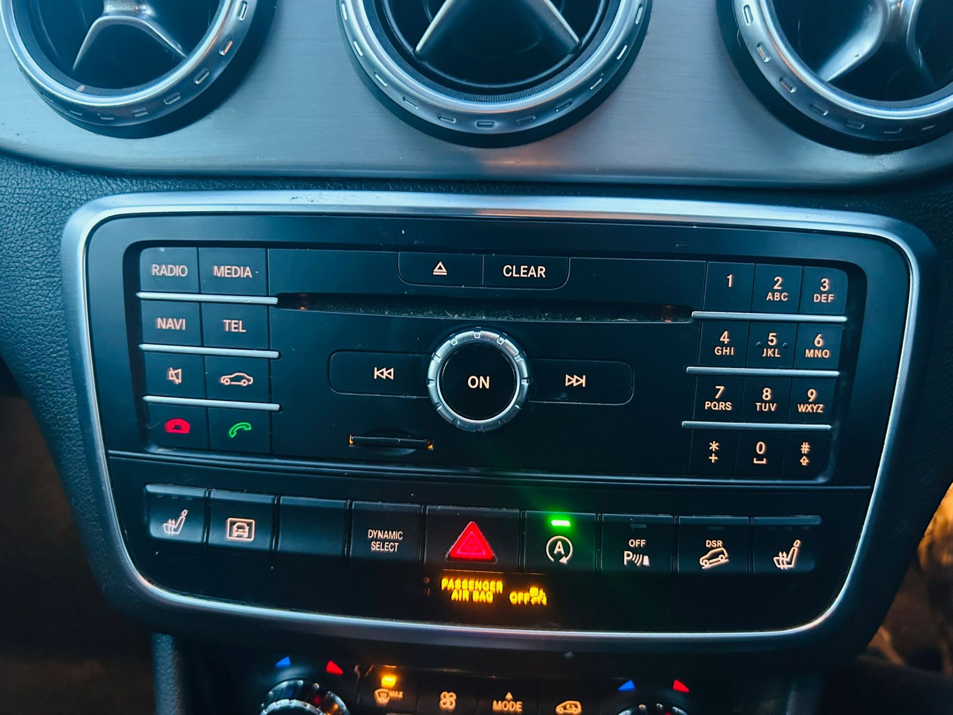 (ON SALE) MERCEDES BENZ GLA 200 D * AMG LINE PREMIUM 4M DCT * (65 REG) * AUTOMATIC * - Image 21 of 25