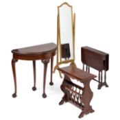 A GEORGIAN STYLE MAHOGANY FOLDOVER CARD TABLE EARLY 20TH CENTURY