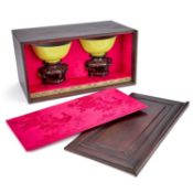 A PAIR OF CHINESE FAMILLE ROSE PORCELAIN BOWLS WITH YELLOW GROUND