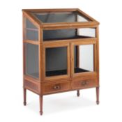 AN EDWARDIAN SATINWOOD BANDED MAHOGANY VITRINE