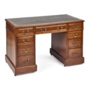A GEORGIAN STYLE LEATHER-INSET MAHOGANY PEDESTAL DESK EARLY 20TH CENTURY