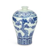 A LARGE CHINESE BLUE AND WHITE PORCELAIN MEIPING VASE