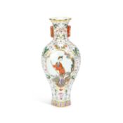 A CHINESE FAMILLE ROSE PORCELAIN VASE