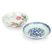 A CHINESE FAMILLE ROSE PORCELAIN DISH AND A CHINESE BLUE AND WHITE DISH
