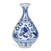 A CHINESE BLUE AND WHITE PORCELAIN PEAR-SHAPED BOTTLE VASE