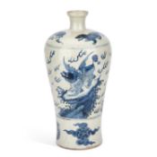 A CHINESE BLUE AND WHITE PORCELAIN VASE