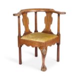 AN 18TH CENTURY IRISH MAHOGANY CORNER CHAIR