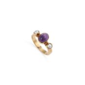 A 9 CARAT GOLD AMETHSYT AND PEARL RING