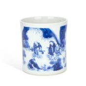 A CHINESE BLUE AND WHITE PORCELAIN BRUSH POT (BITONG)