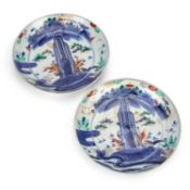 A PAIR OF 18TH CENTURY JAPANESE PORCELAIN DISHES