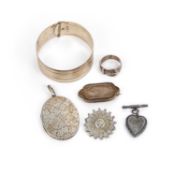 A GROUP OF ANTIQUE SILVER JEWELLERY