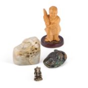 A SMALL COLLECTION OF ORIENTAL OBJECTS