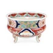 A JAPANESE IMARI TRIPOD JARDINIÈRE 19TH CENTURY