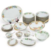 AN EXTENSIVE HEINRICH DINNER SERVICE