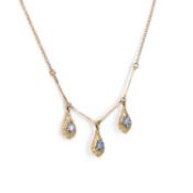 A 9 CARAT GOLD SAPPHIRE PENDANT NECKLACE