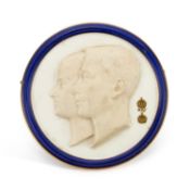 A ROYAL WORCESTER COMMEMORATIVE WALL PLAQUE