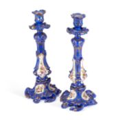 A PAIR OF 19TH CENTURY CONTINENTAL PORCELAIN CANDLESTICKS
