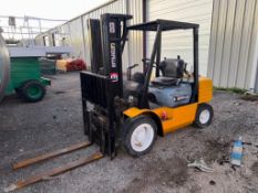 Est. 2000-2005 CAT 60 6K lb Capacity Forklift