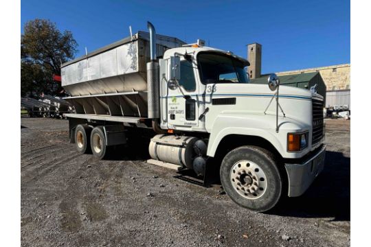 2005 Mack CHN613 Truck - Image 13 of 96