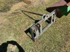 Bale Spear - Fits John Deere 300/400/500 Series Carrier