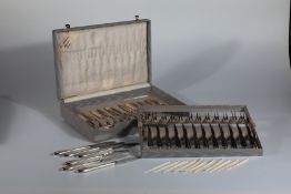 Fünfzehnteiliges Tranchierbesteckset