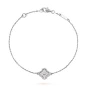 Sweet Alhambra Style Bracelet In Rhodium Plated 18k White Gold With Round Diamonds