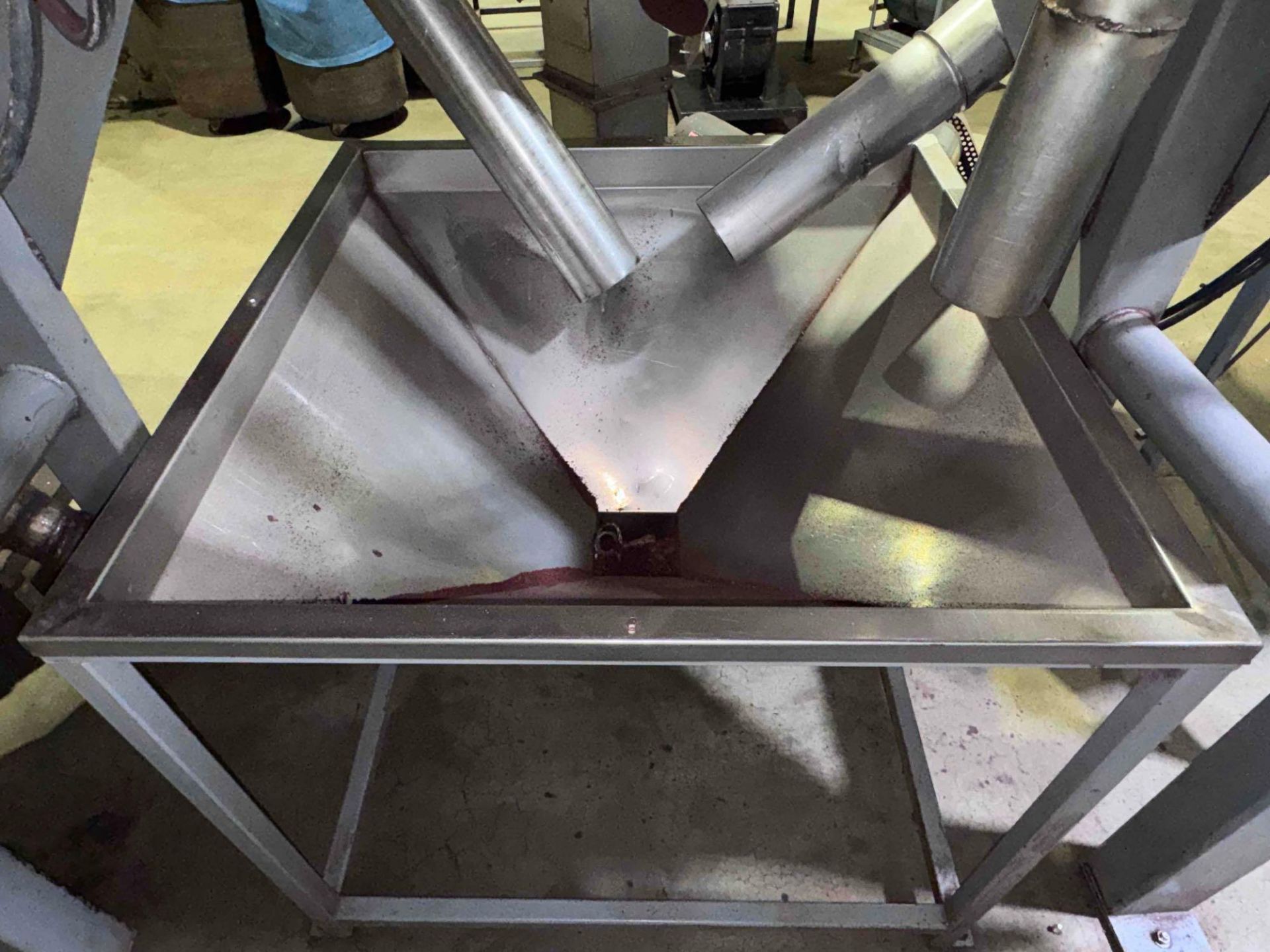 Load Shell Hopper Talleres Industriales stainless steel shell hopper. 40L x 40W x 38.25”H
