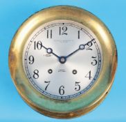 Runde, schwere Schiffsuhr mit Glasenschlag