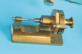 Messing-Mikrometer, bezeichnet W. Hummel, vermutlich Schülerarbeit