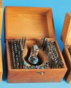 Boley Triebnietmaschine im Holzkasten mit 105 Punzen