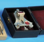 Unruhwaage im Original-Etui