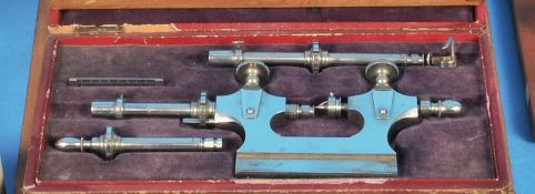 Zapfenrollierstuhl im Original-Etui