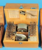 Boley Triebnietmaschine im Holzkasten mit Teilebeschreibung im Deckel