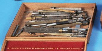 Konvout mit diversen Stiftenklöbchen und Spannwerkzeuge