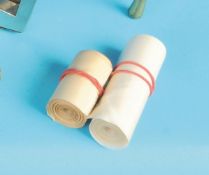 Zwei Bänder für Uhr mit Datumsschaltung