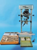 Ring-Matic Graviermaschine mit Holzkasten und Schablonen