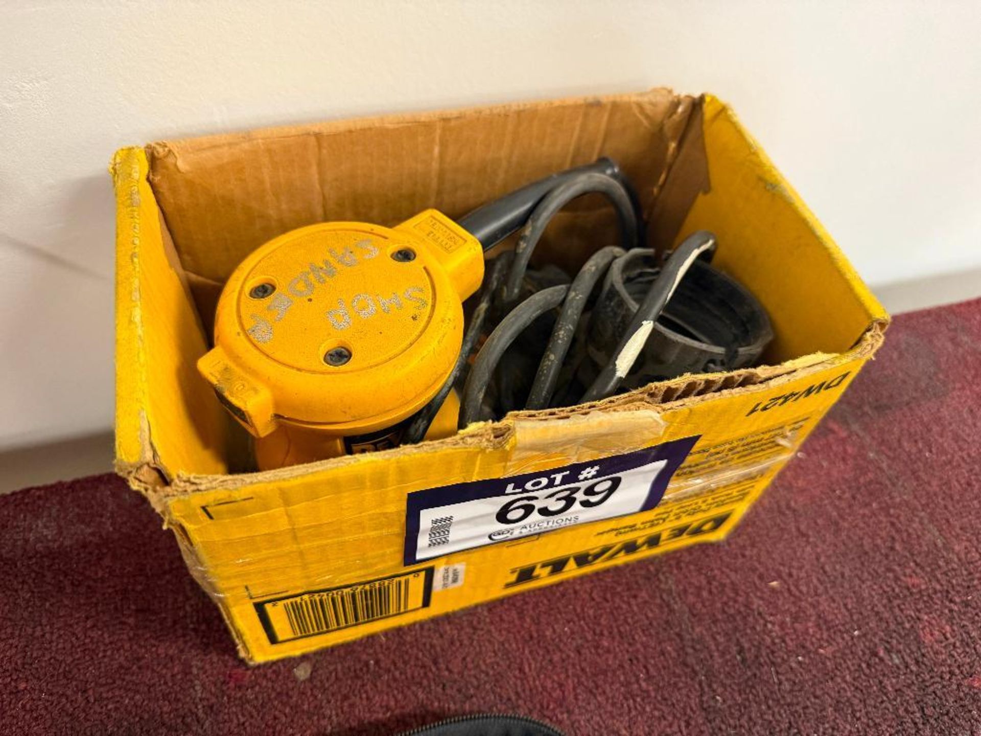 DeWalt DW421 Electric Random Orbit Palm Sander