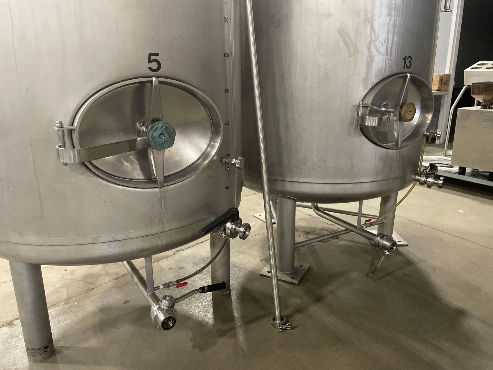 (2) NSI 1,000L STAINLESS STEEL UNJACKETED MATURATION TANKS - DOUBLE STACK, 2,000L TOTAL CAPACITY - Image 4 of 12