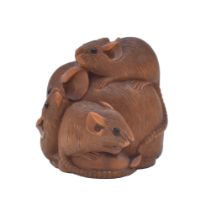 IKKOA WOOD NETSUKE OF A GROUP OF RATS, EDO PERIOD (1615-1868), 19TH CENTURY