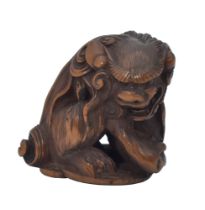 Ω MASATOMOA WOOD NETSUKE OF A SHISHI, EDO PERIOD (1615-1868), 19TH CENTURY
