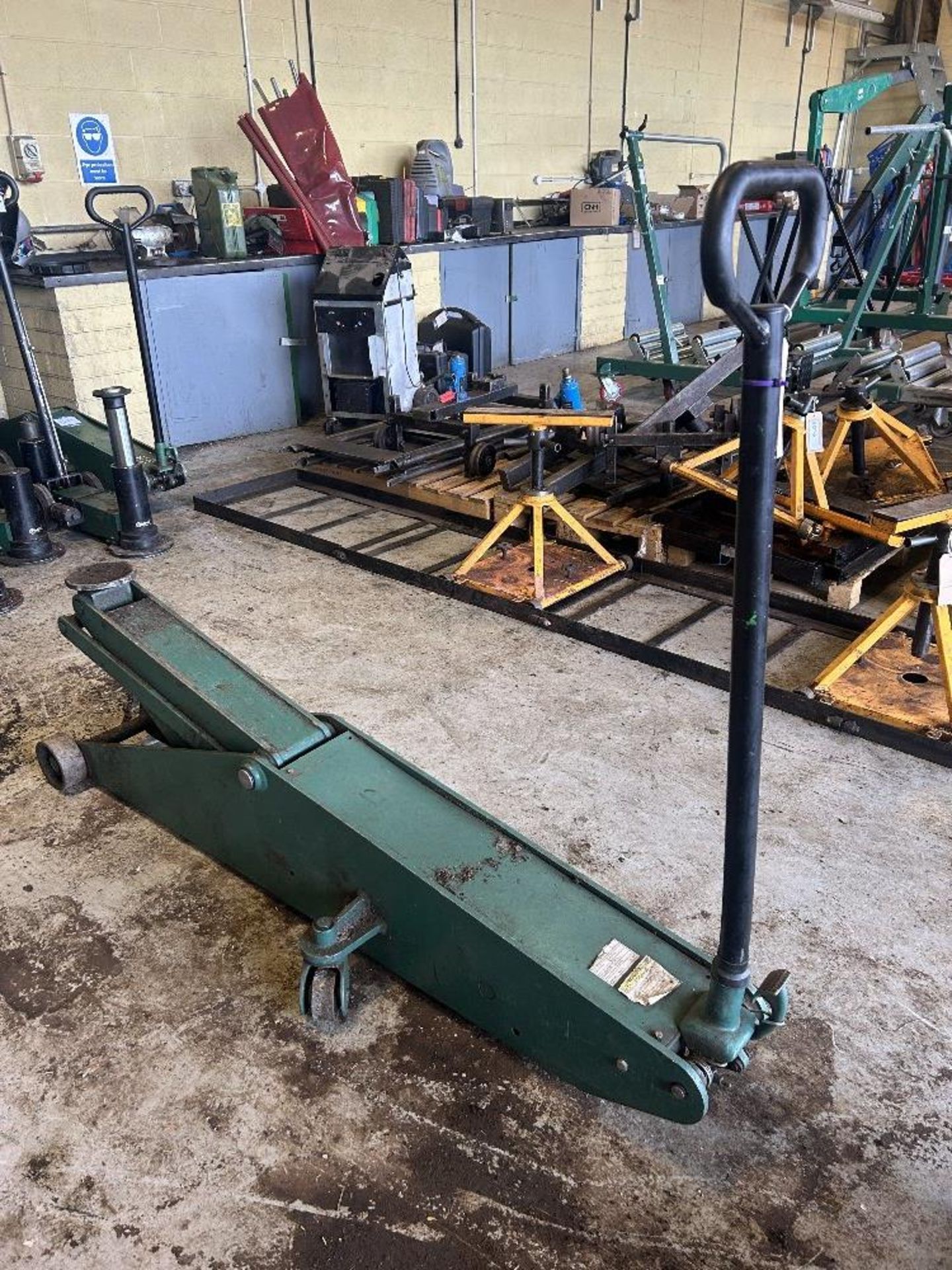 Compac 8 Compac 8 ton-HCG3 Heavy Duty Mobile Trolley JackYear Of Manufacture - 2012