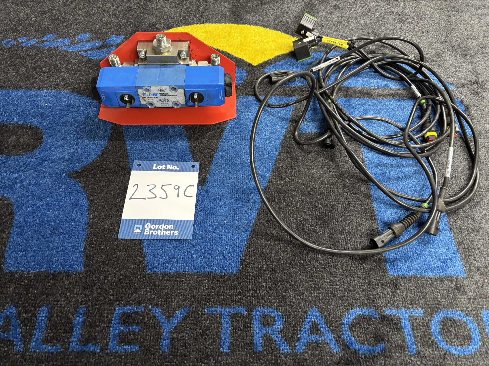 Kuhn / Vickers Solenoid AssemblyWith Vickers G-507847 Directional ...