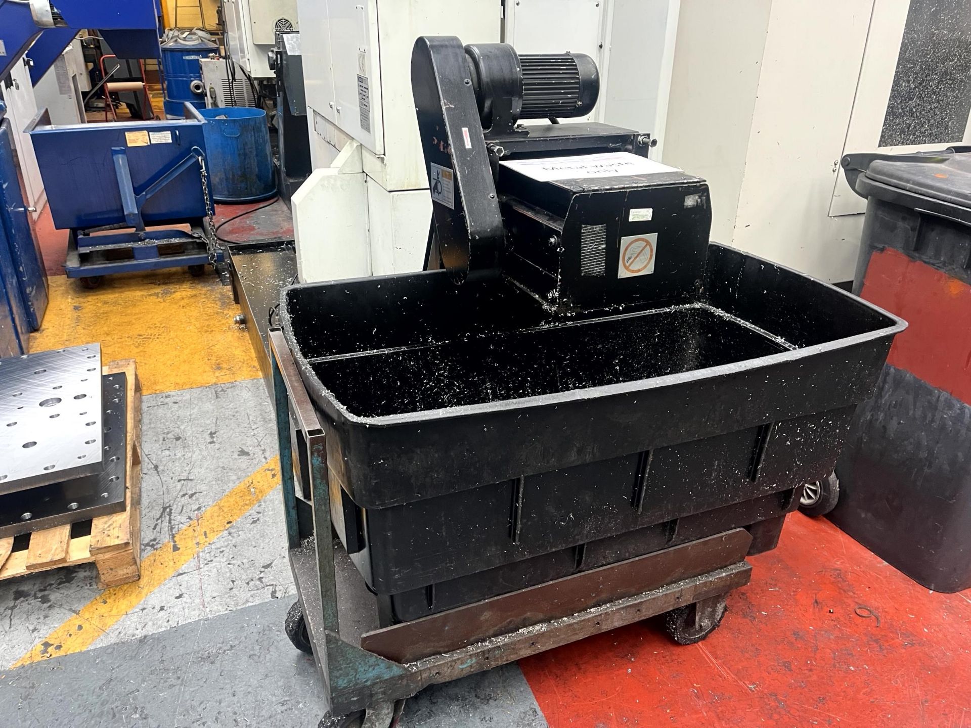 Huron CX10 vertical milling machine, Serial No. 00A410 (2000) with external swarf conveyor, metal - Image 6 of 20