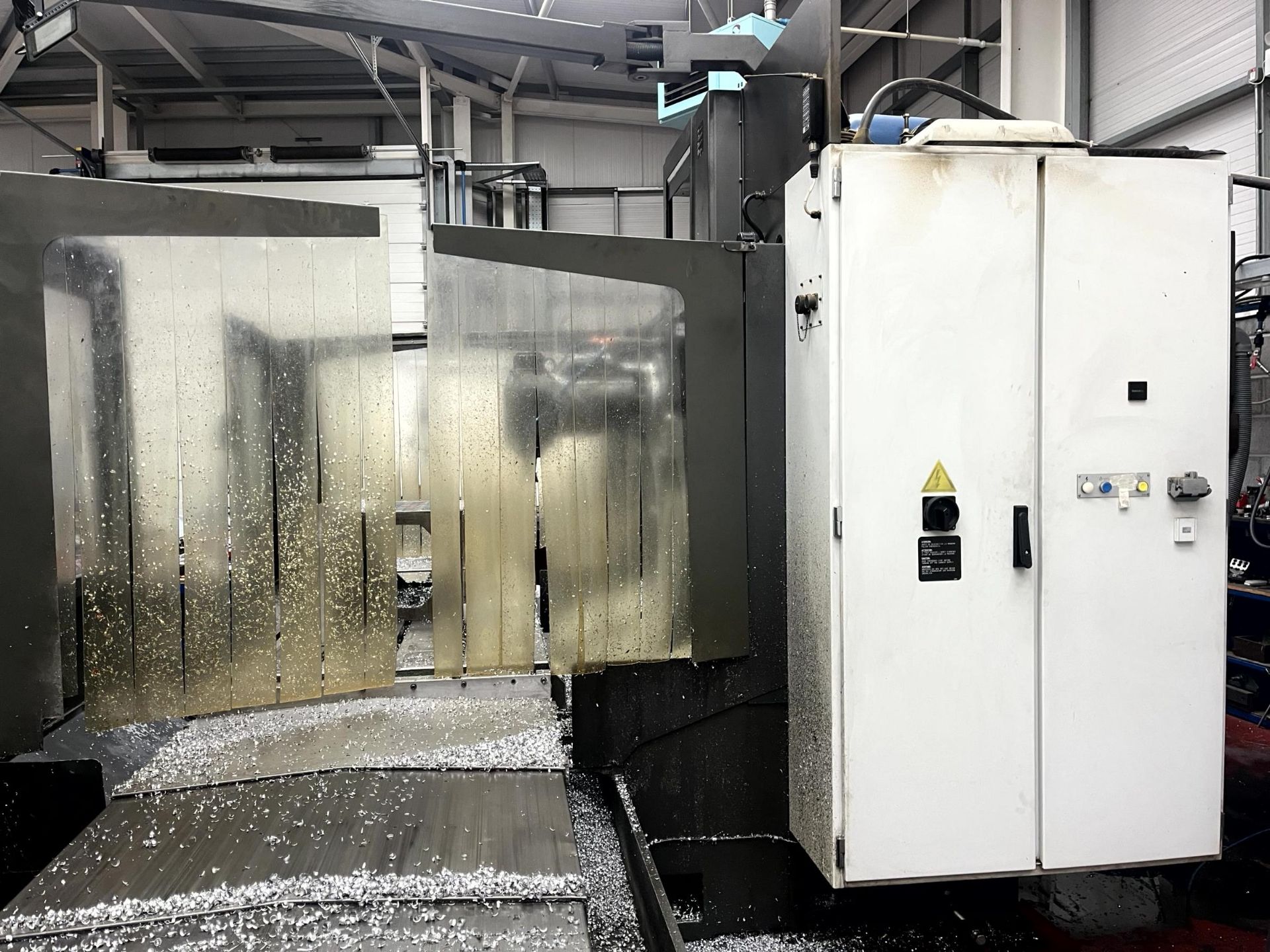 Nicolas Correa Prisma 20 4-axis bed type milling machine with bed-mounted outfeed swarf conveyor, - Image 11 of 34