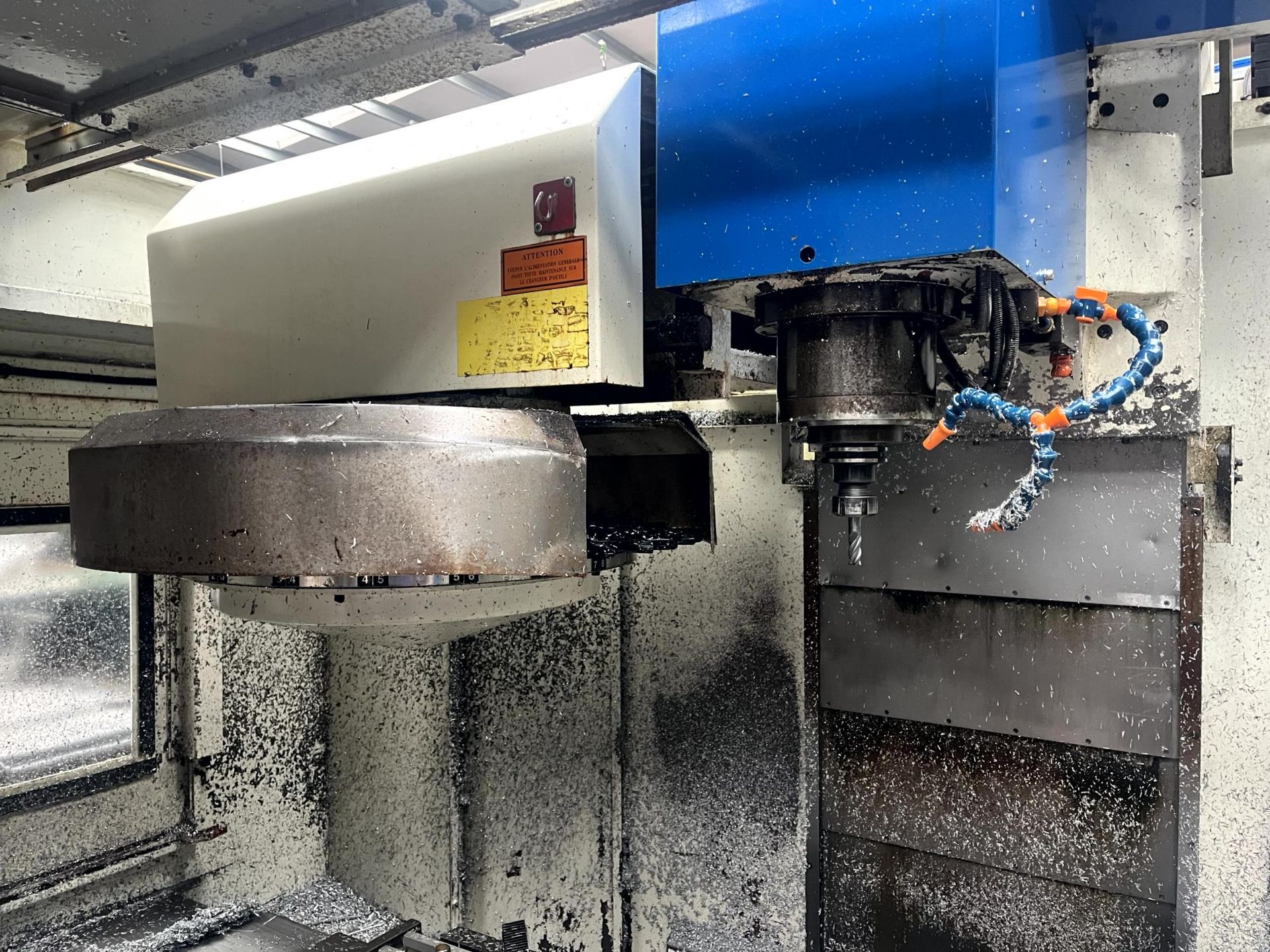 Huron CX10 vertical milling machine, Serial No. 00A410 (2000) with external swarf conveyor, metal - Image 4 of 20