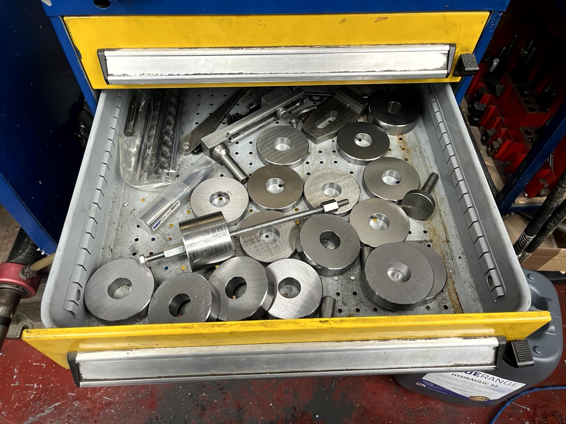 Nicolas Correa Prisma 20 4-axis bed type milling machine with bed-mounted outfeed swarf conveyor, - Image 26 of 34