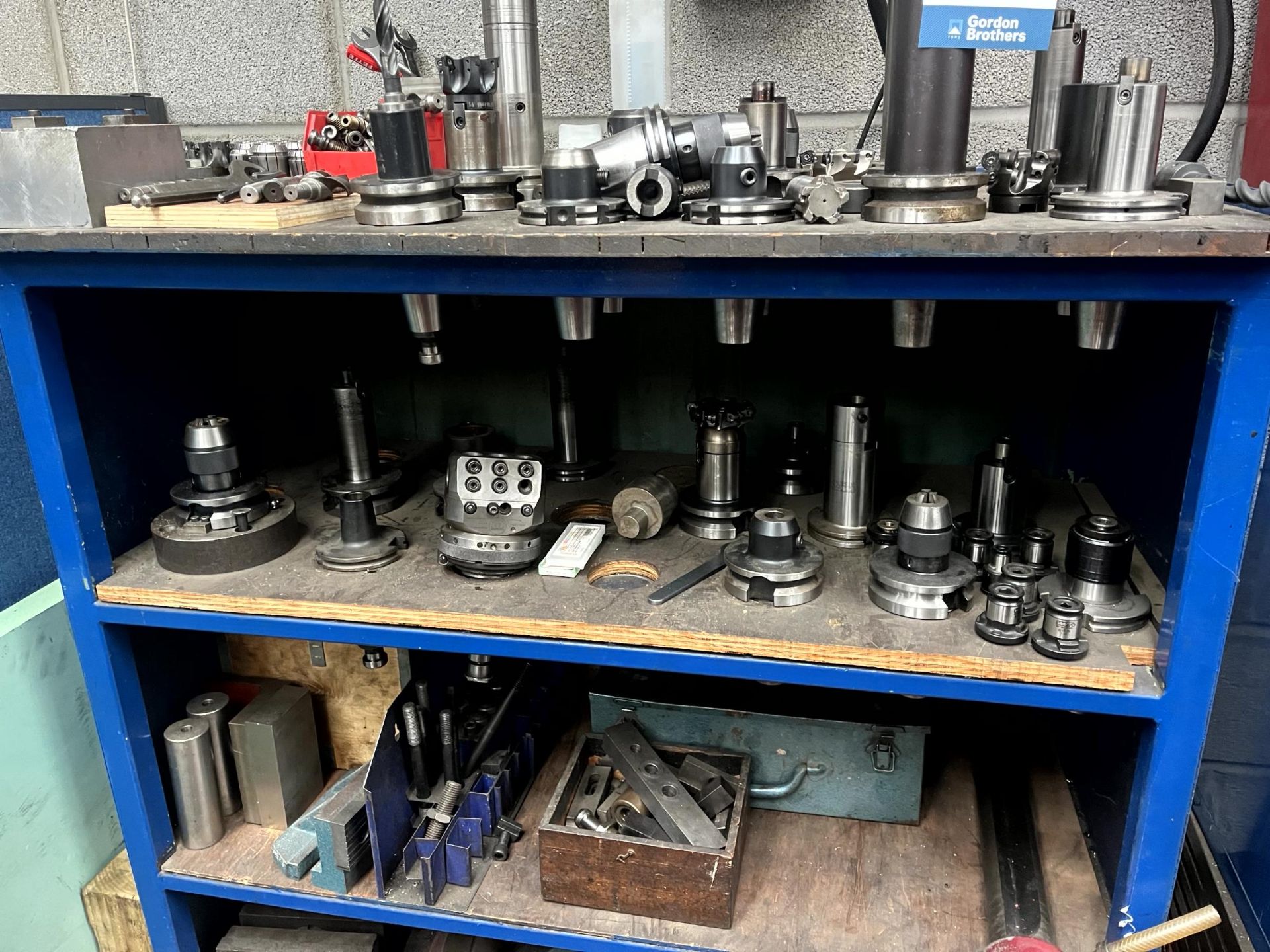 Nicolas Correa Prisma 20 4-axis bed type milling machine with bed-mounted outfeed swarf conveyor, - Image 18 of 34